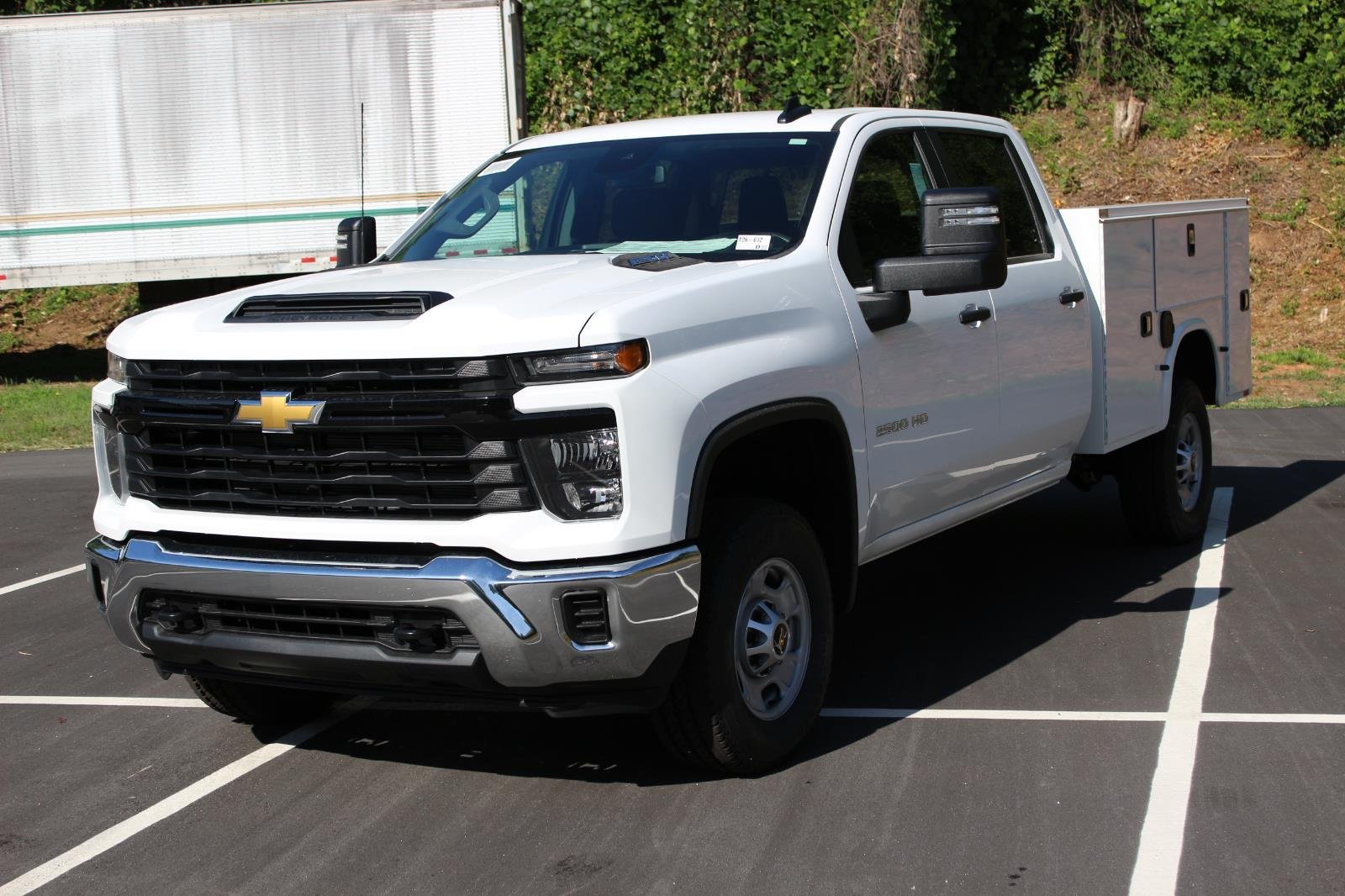 New 2026 Summit White Chevrolet WT image 3