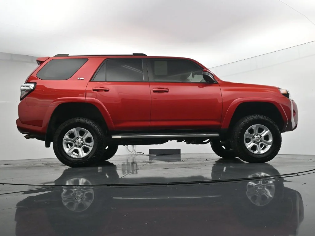 Used 2022 Red Toyota SR5 image 37