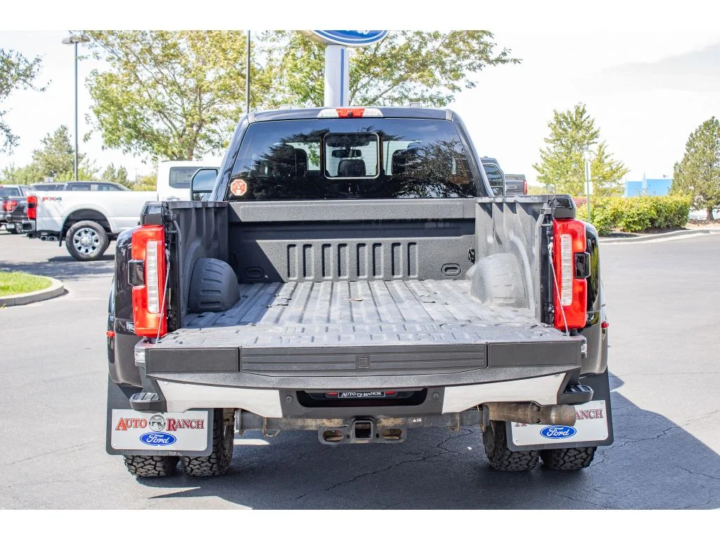 Used 2023 AGATE BLACK Ford LARIAT image 11