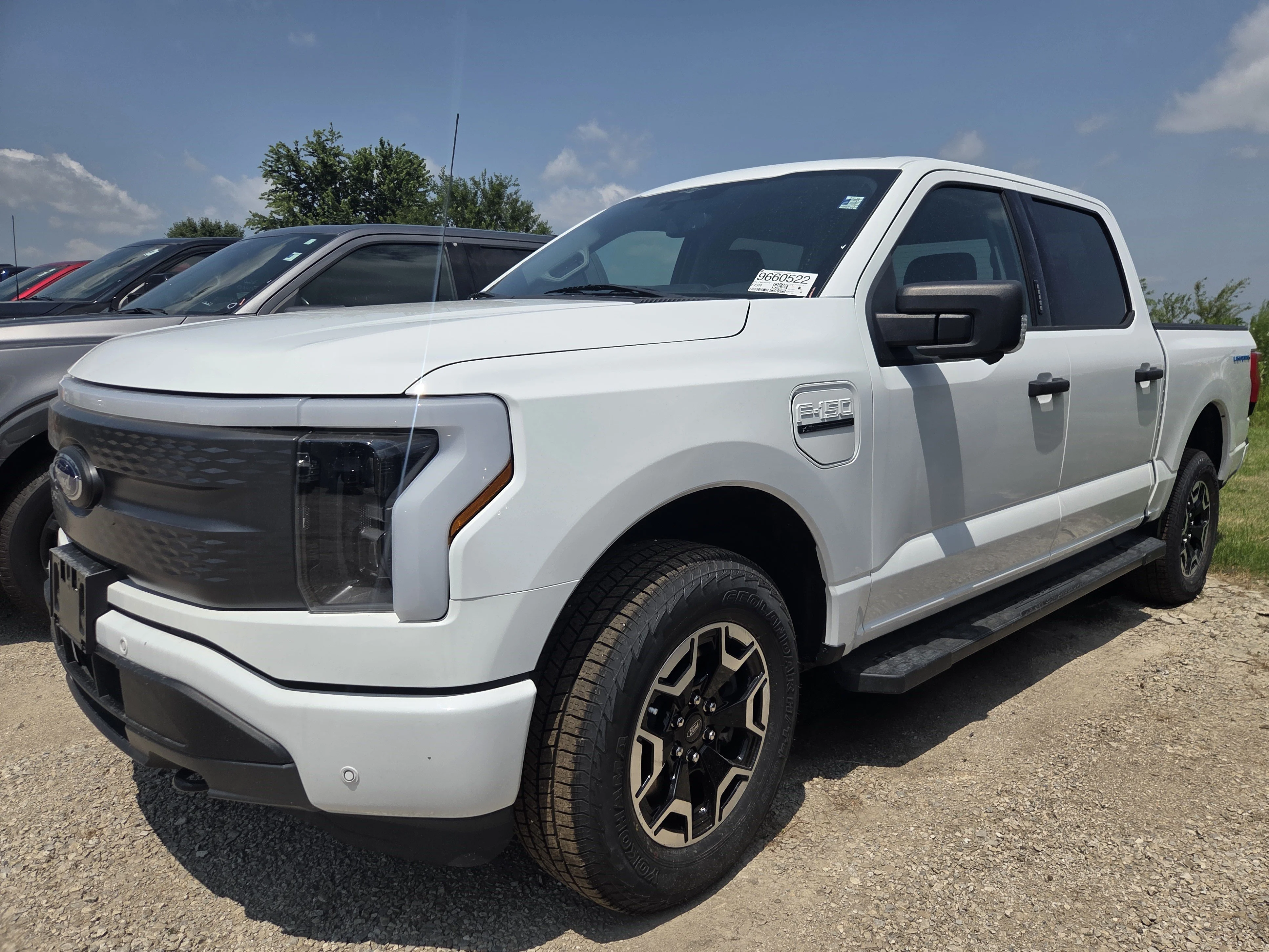 Used 2023 Oxford White Ford XLT image 3