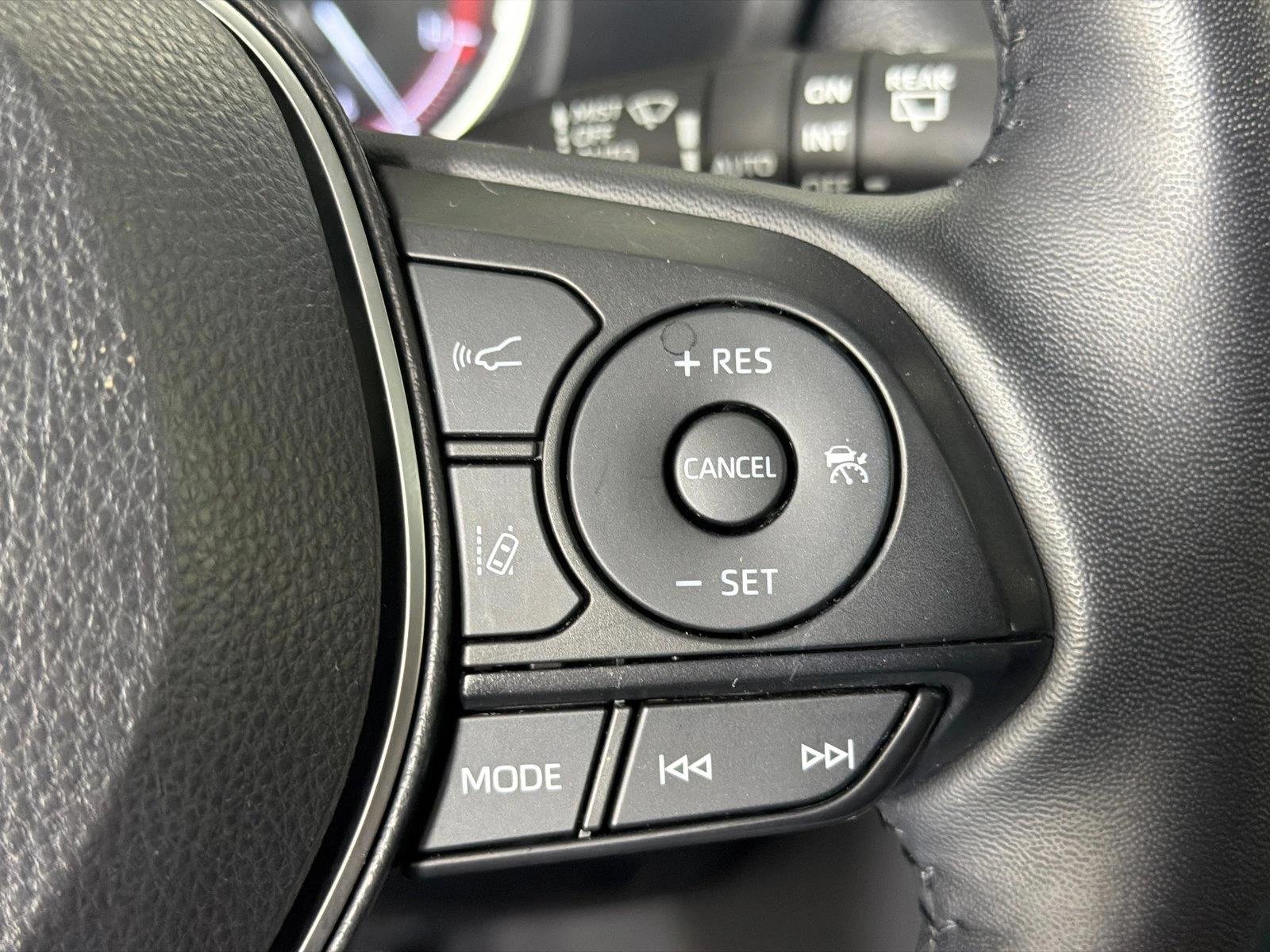 Certified Used 2025  Toyota XLE Premium image 27