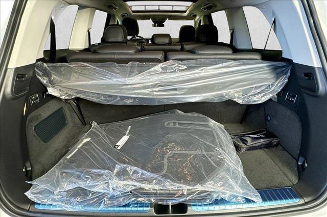 New 2026 MANUFAKTUR Moonlight White Metallic Mercedes-Benz GLS 450 image 54