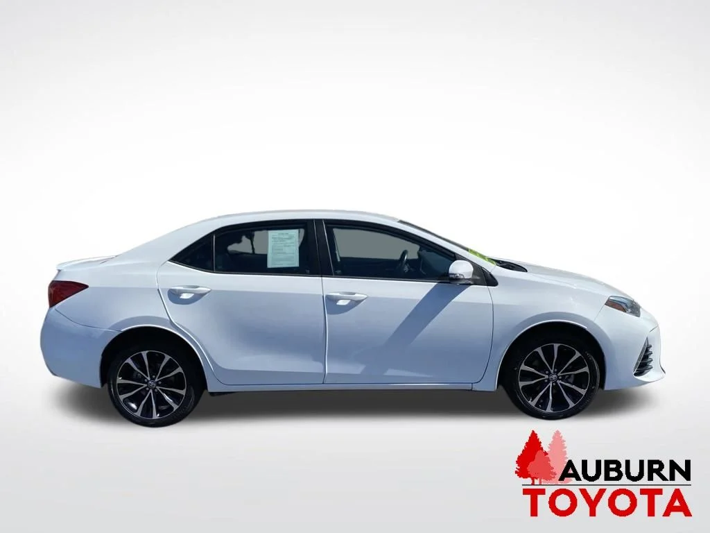 Used 2017 Ice Cap Toyota SE image 8