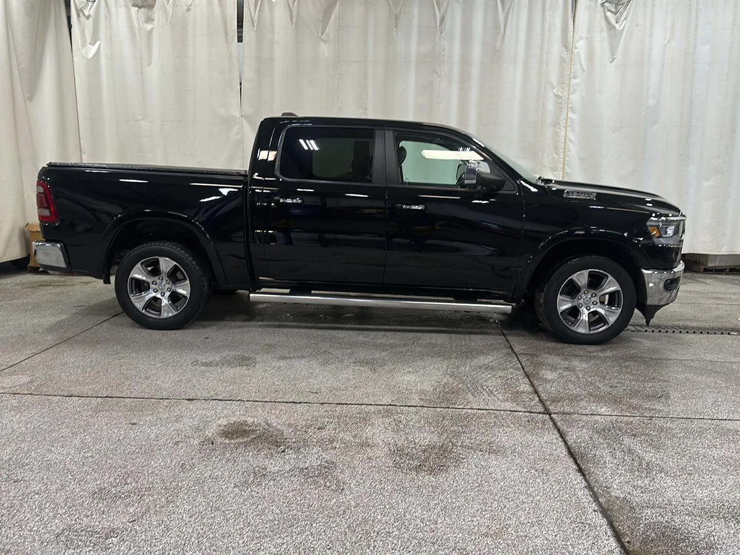 Used 2019 Diamond Black Crystal Pearlcoat Ram Laramie image 6