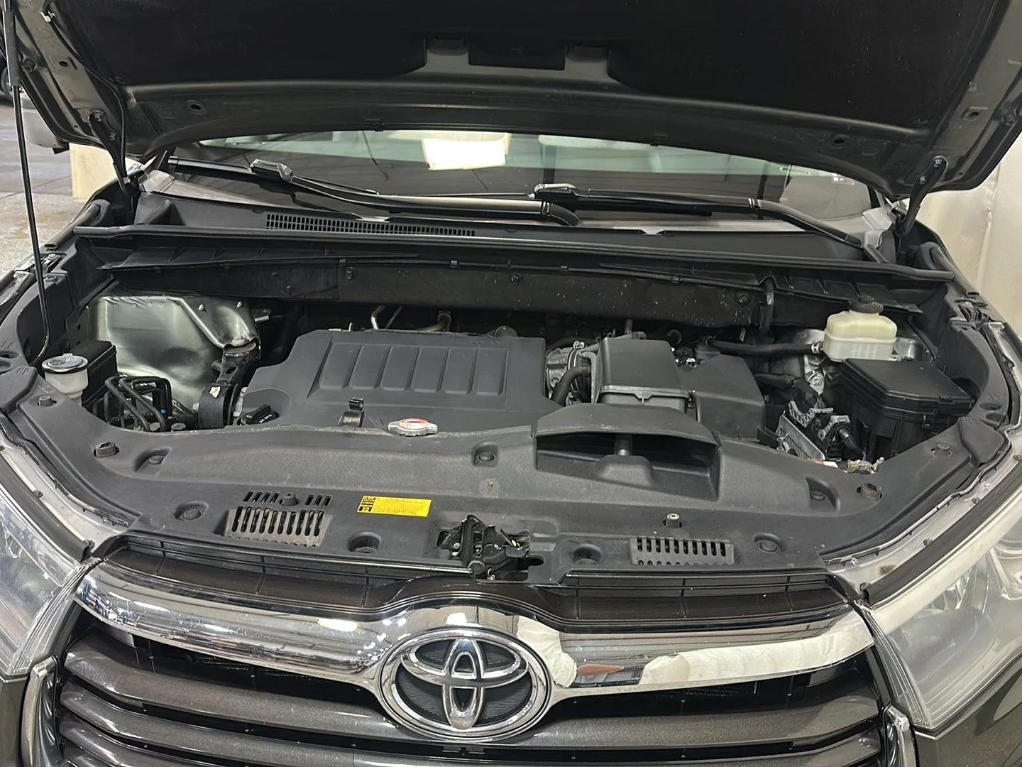 Used 2015 ALUMINA JADE METALLIC TOYOTA XLE image 13