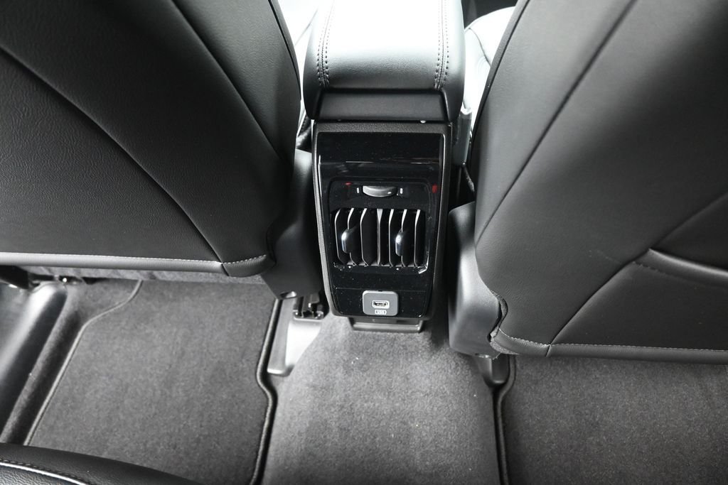 New 2026 Red Hot Pearlcoat Jeep Latitude image 25