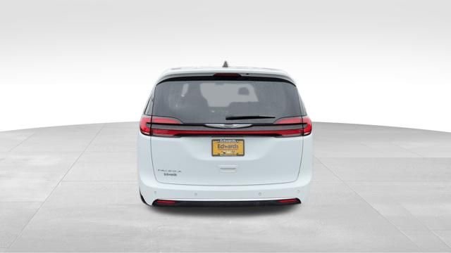 Used 2023 White Chrysler Touring L image 7