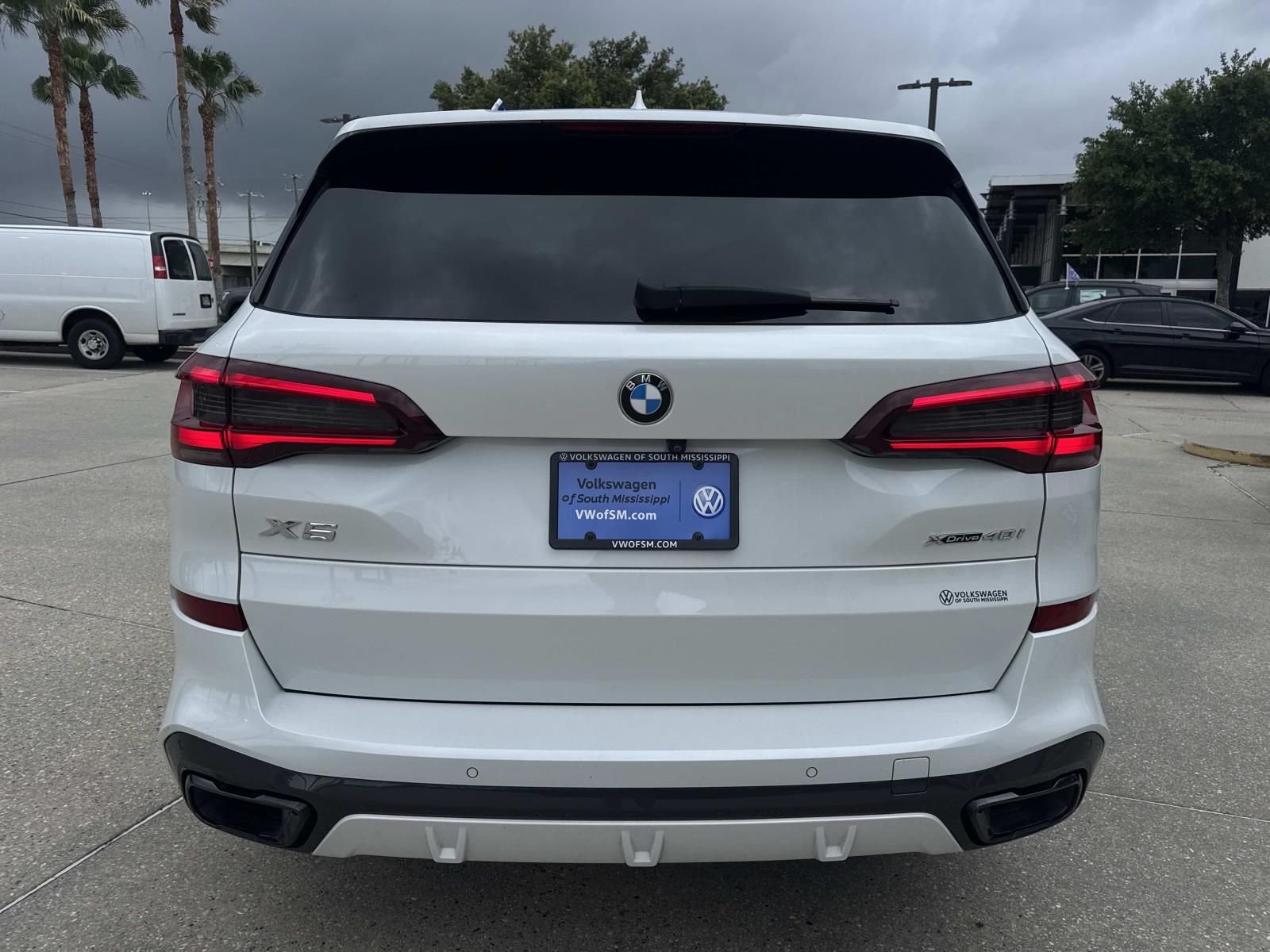 Used 2021 White BMW xDrive40i image 6