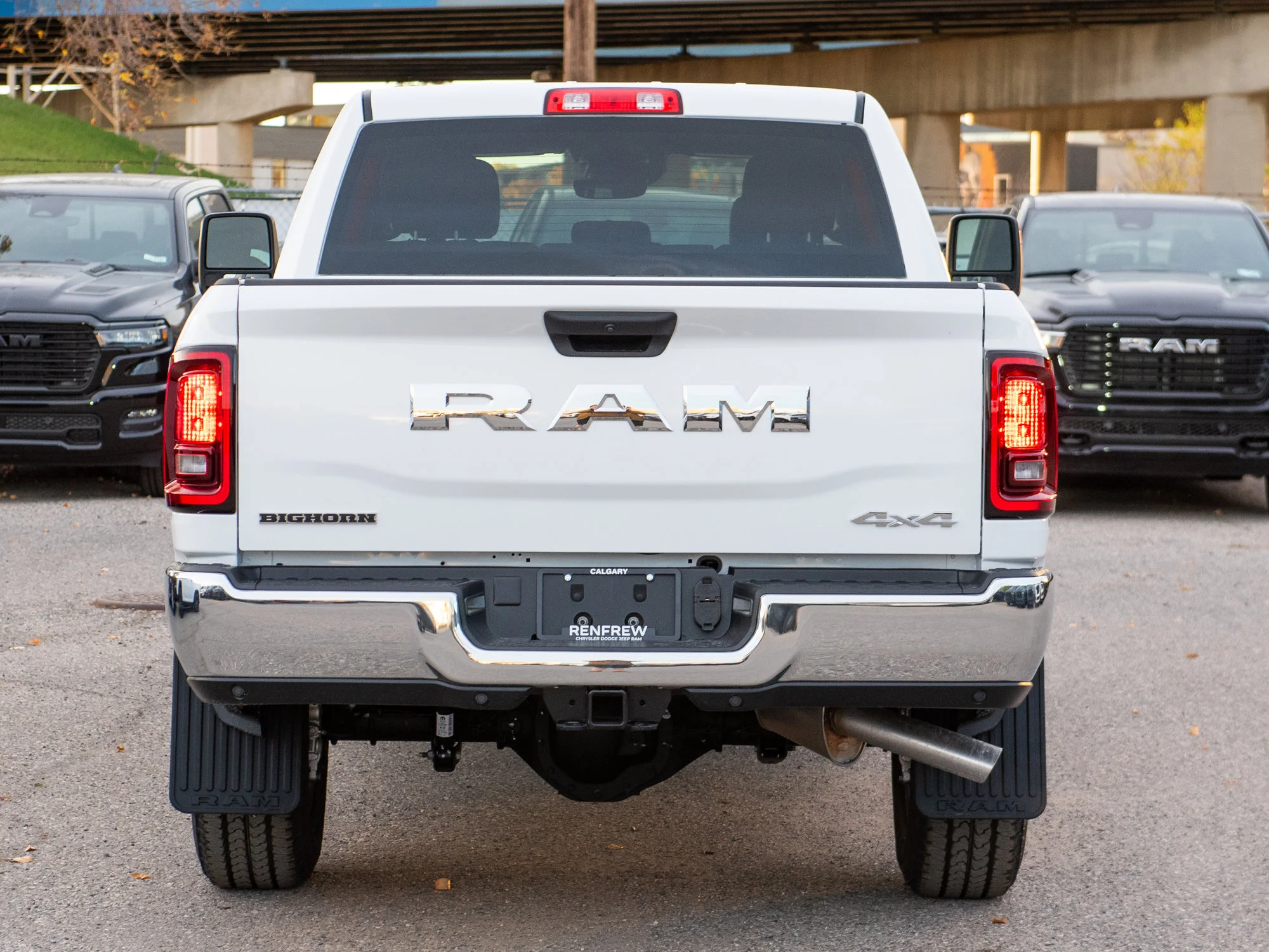 New 2027 White RAM Big Horn* Crew Cab 4x4, 6.4L HEMI V8, Remote Start image 6
