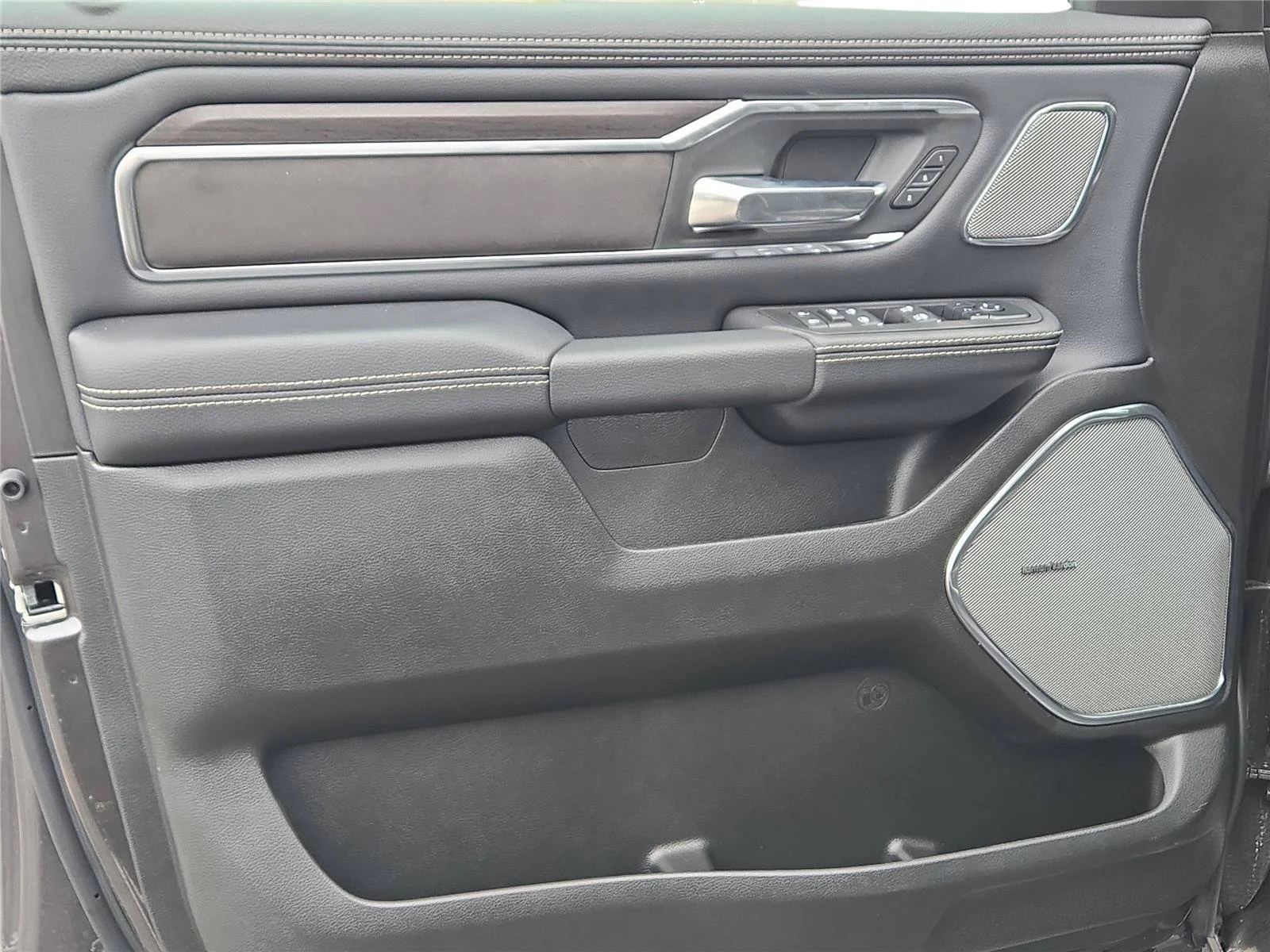 2026 RAM 1500 Laramie - Photo 13
