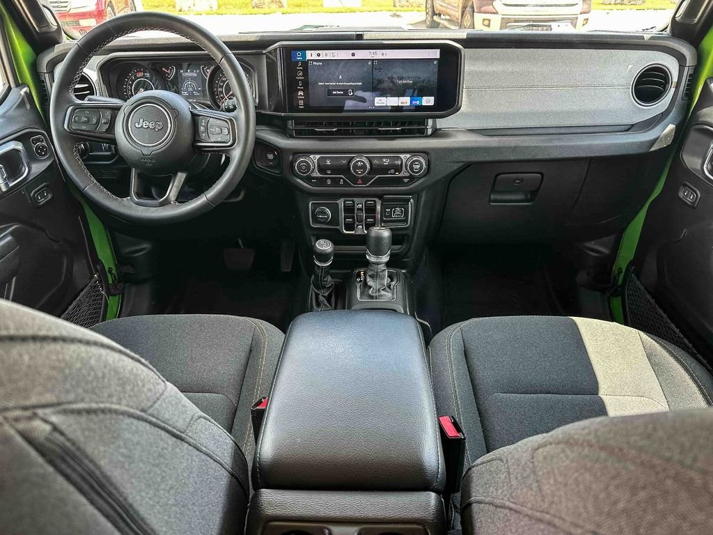Used 2025 Green Jeep Sport S image 11