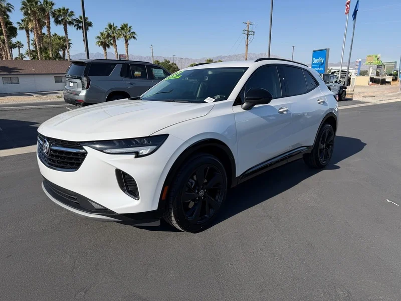 Used 2023 White Frost Tricoat Buick Preferred image 7