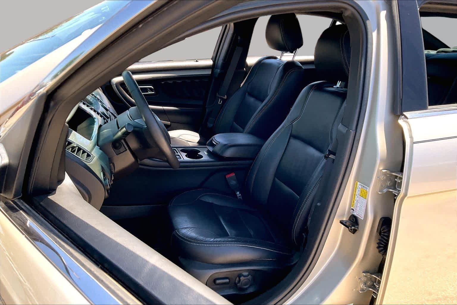 Used 2018 White Gold Metallic Ford SEL image 8
