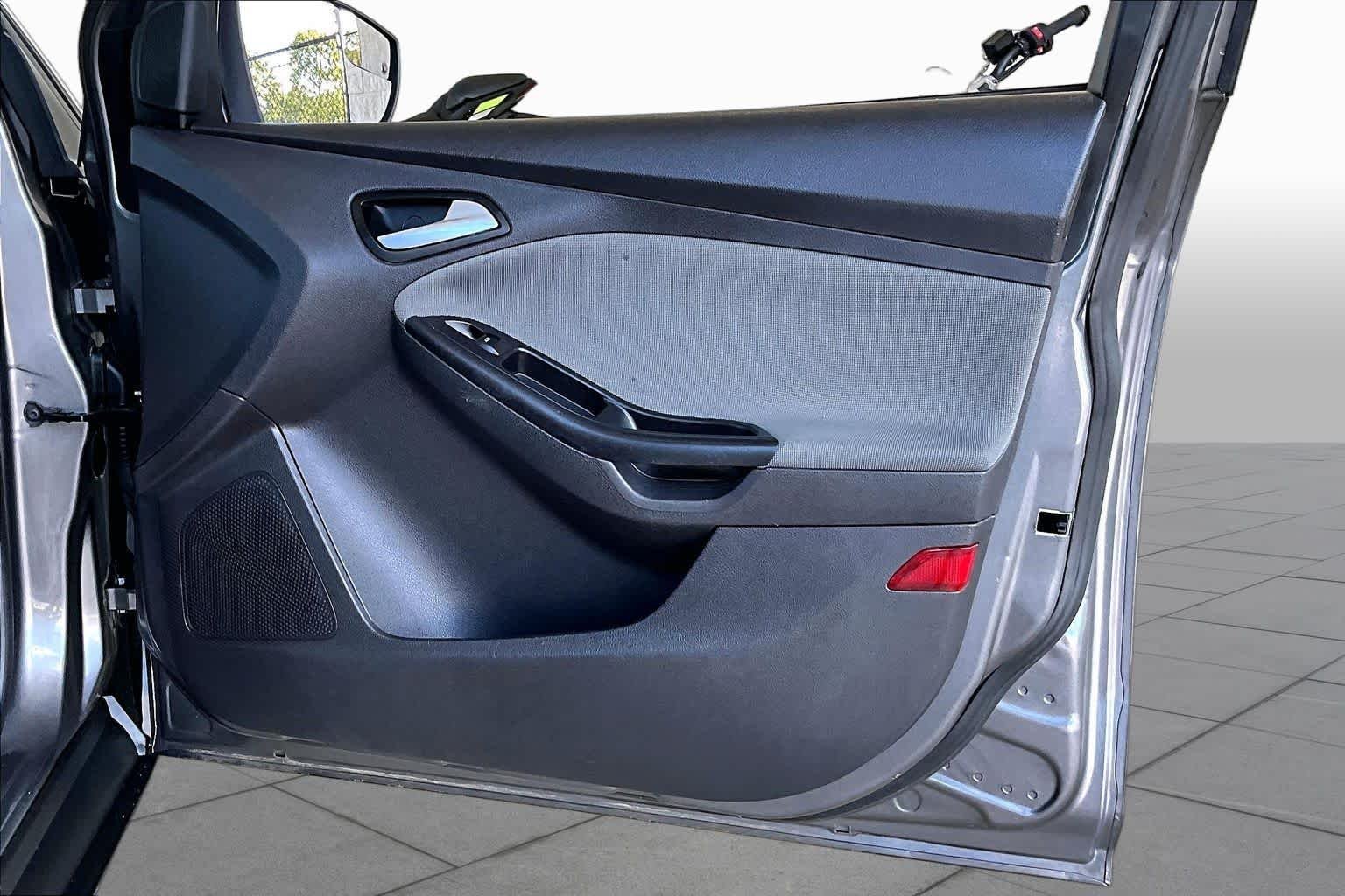 Used 2014 Sterling Gray Metallic Ford SE image 21