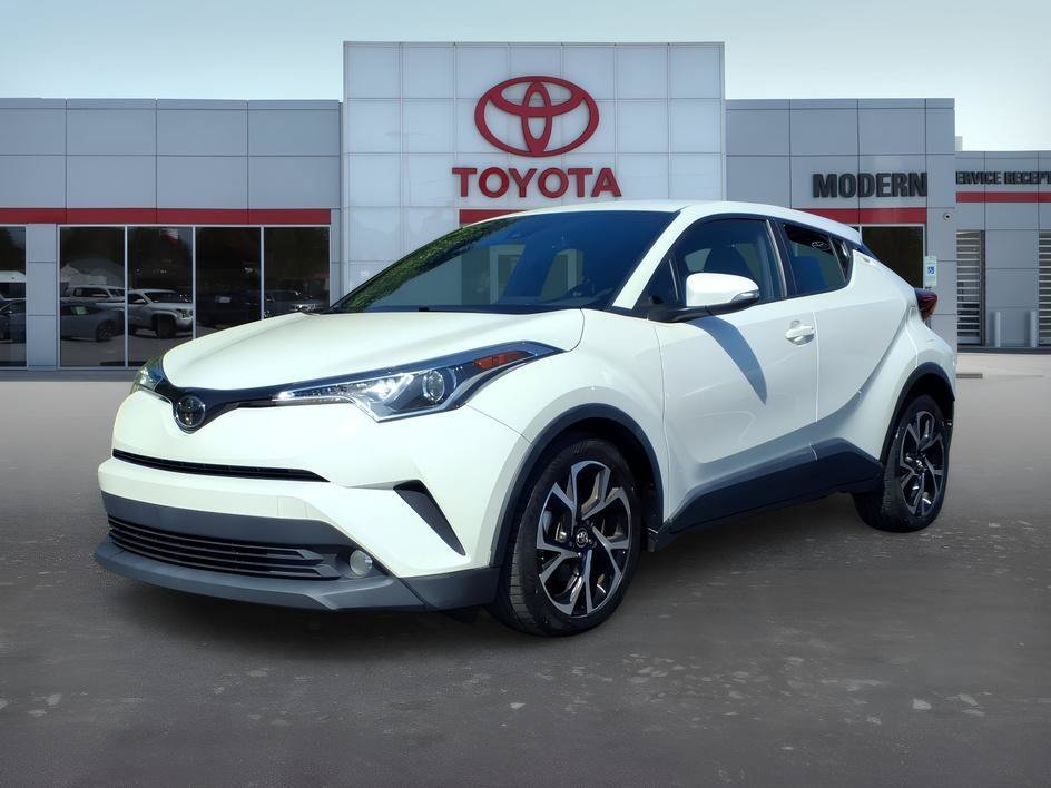 Used 2018 Blizzard Pearl Toyota XLE image 1