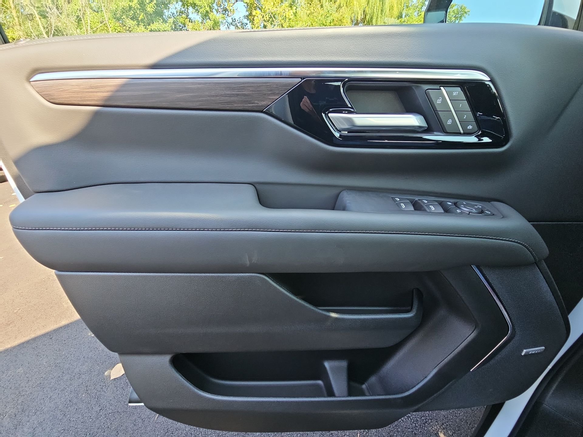 New 2026 Summit White Chevrolet Z71 image 26