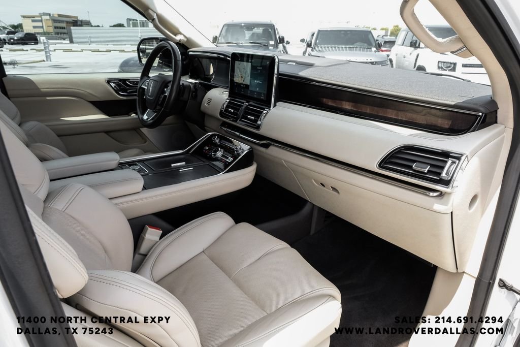 Used 2021 White Lincoln Reserve image 12