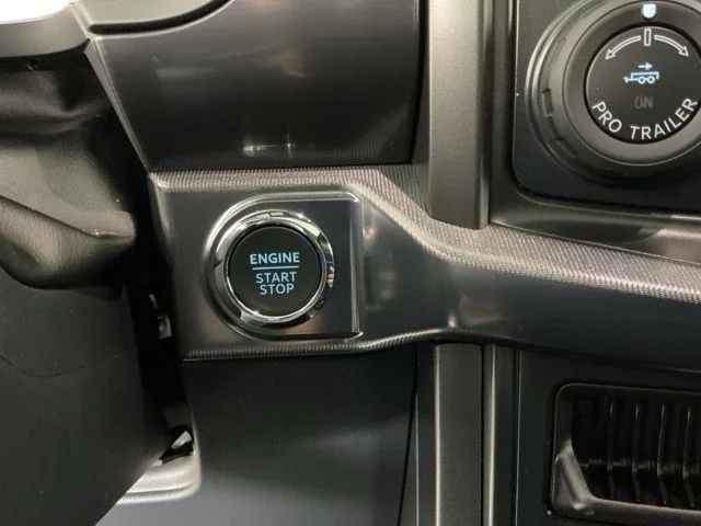 Used 2025 Oxford White Ford Lariat image 25