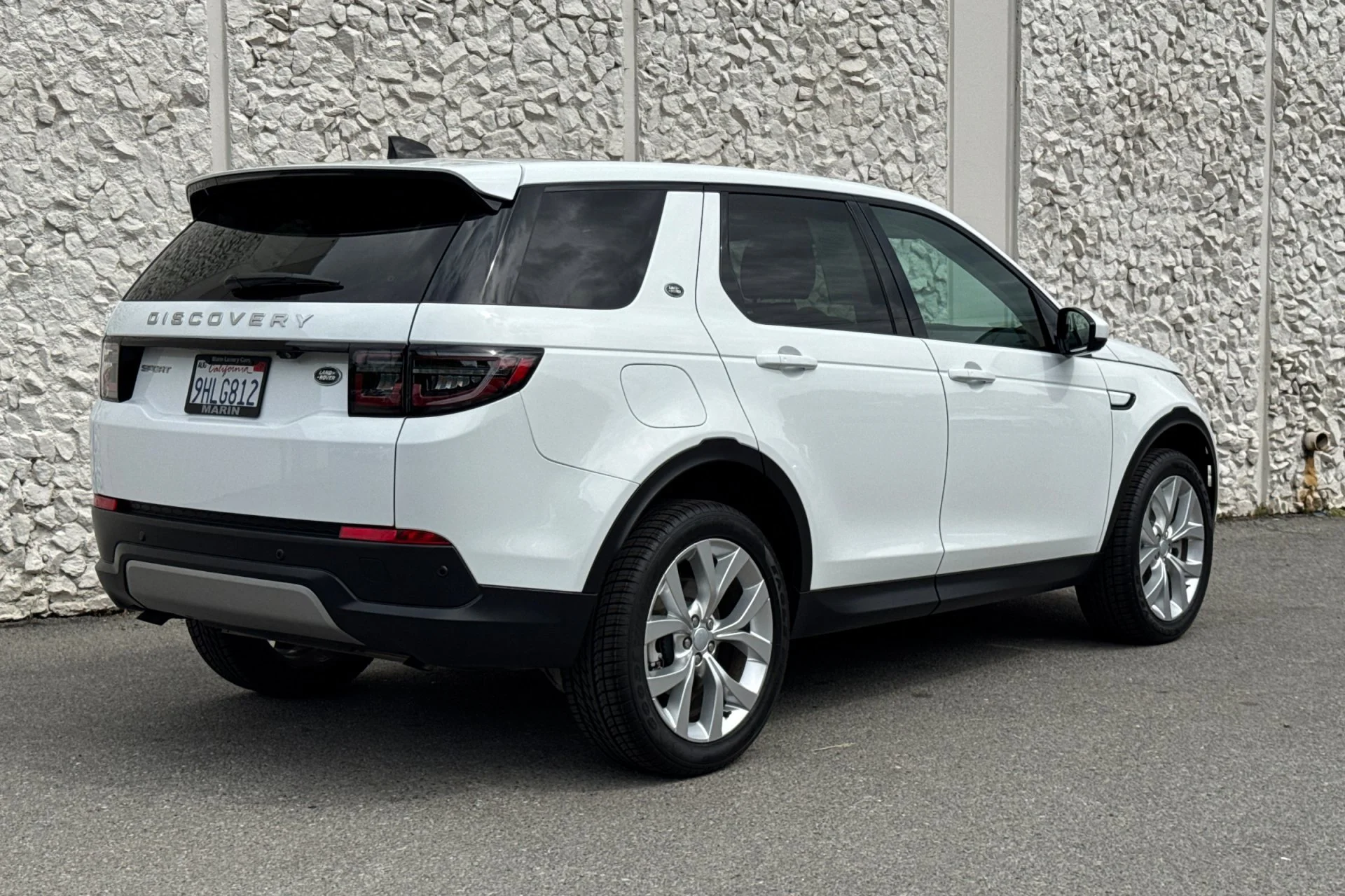 Used 2023 White Land Rover SE image 2
