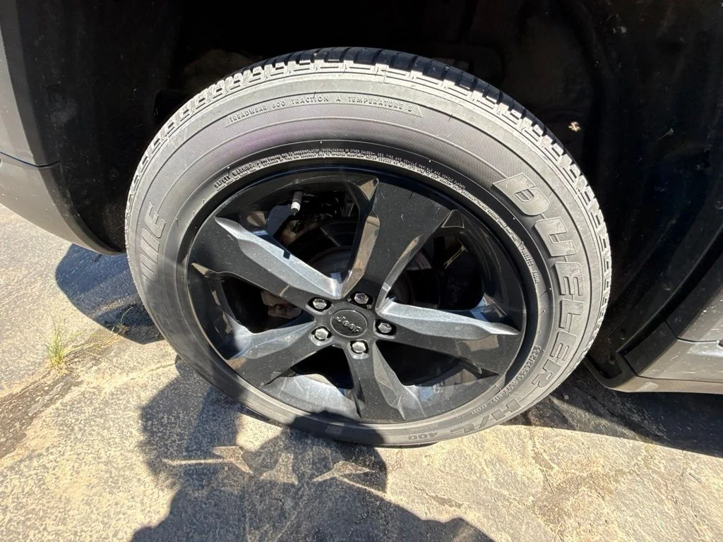 Used 2023 Black Jeep Altitude X image 22