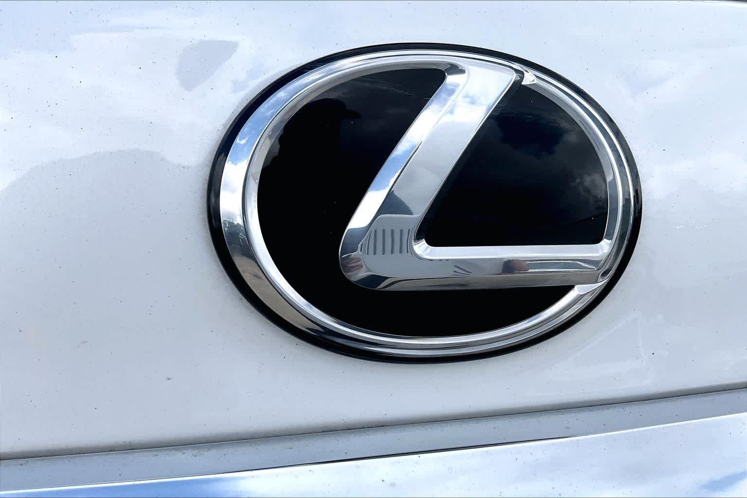 Used 2020 Starfire Pearl Lexus Premium image 31