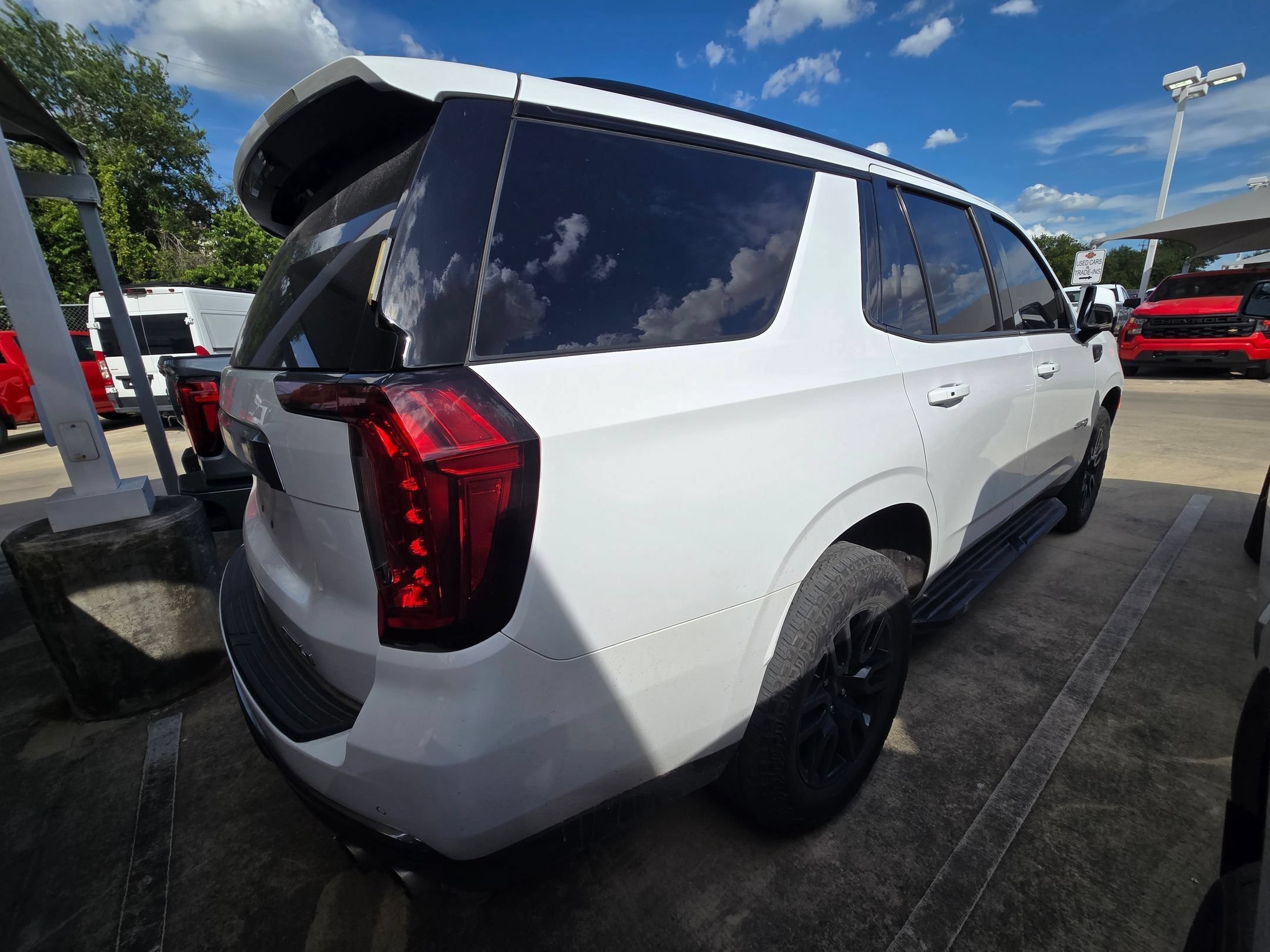 2024 GMC Yukon AT4 - Photo 10
