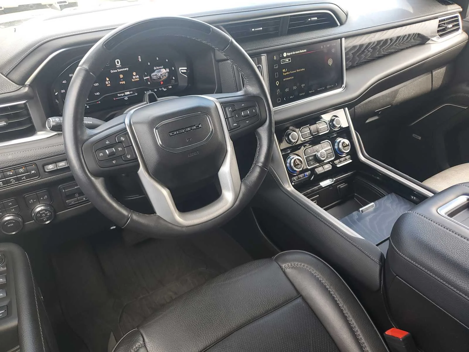 Used 2023 TITANIUM RUSH METALLIC GMC Denali image 18