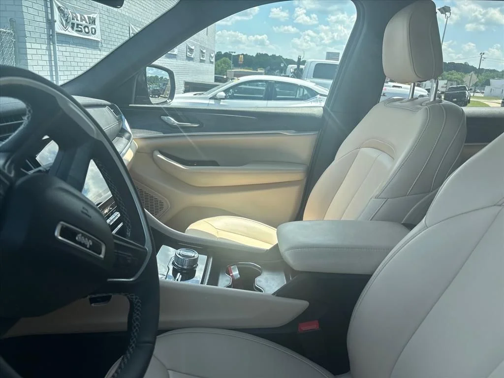 Used 2025 Gray Jeep Limited image 20