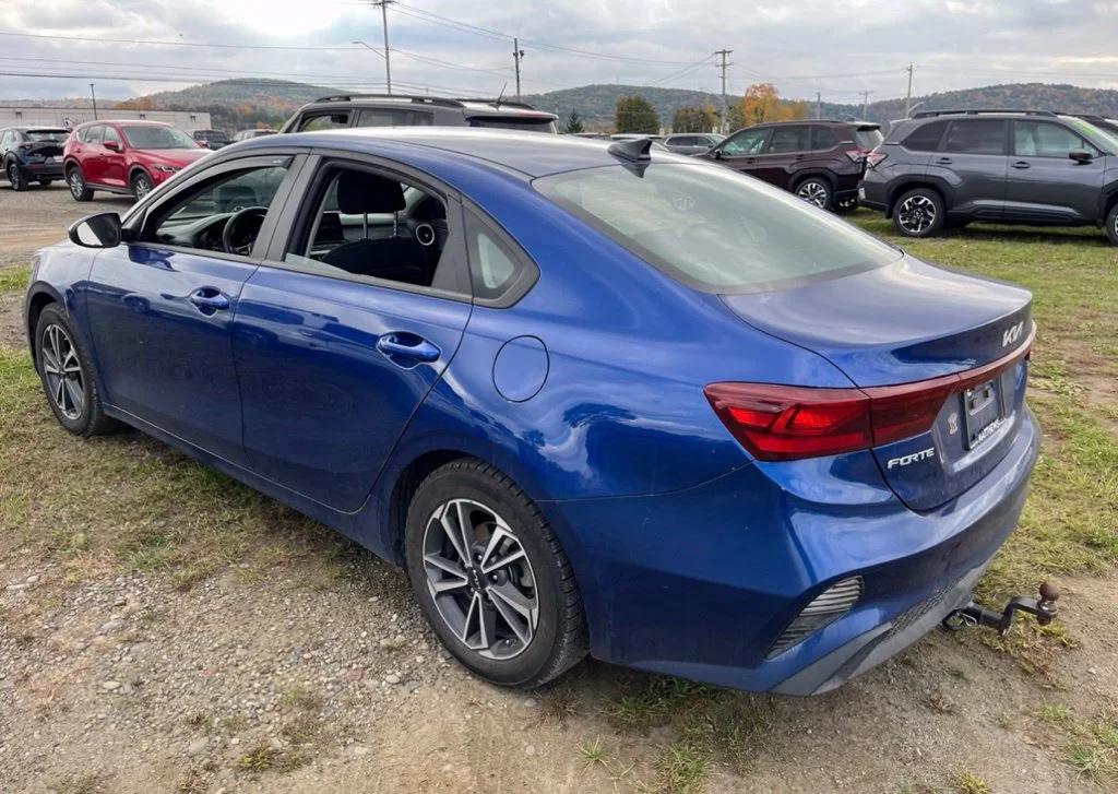 Used 2023 Blue Kia LXS image 7
