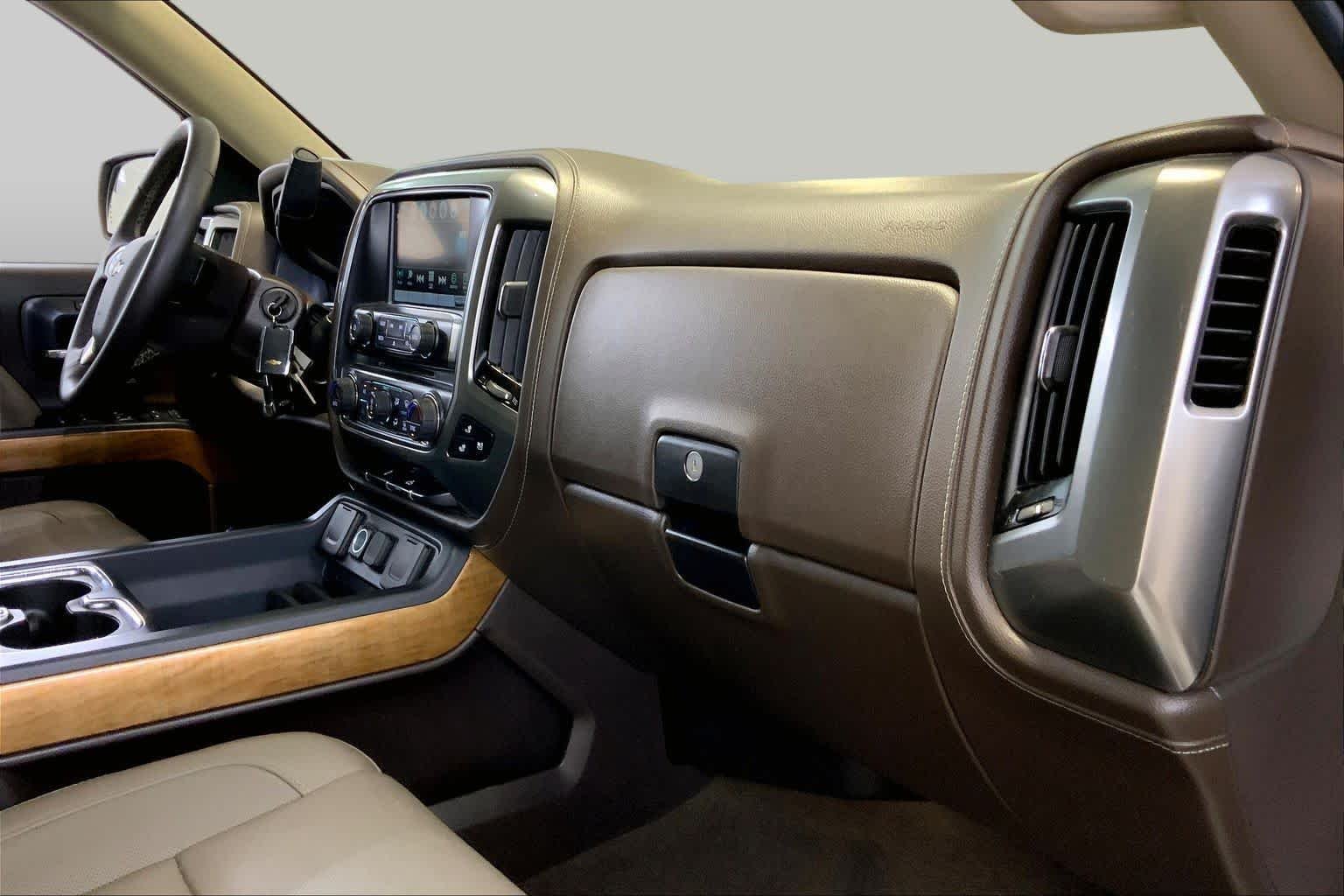 Used 2018 Summit White Chevrolet LTZ image 18