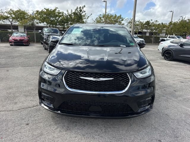 2026 Chrysler Pacifica Select - Photo 12
