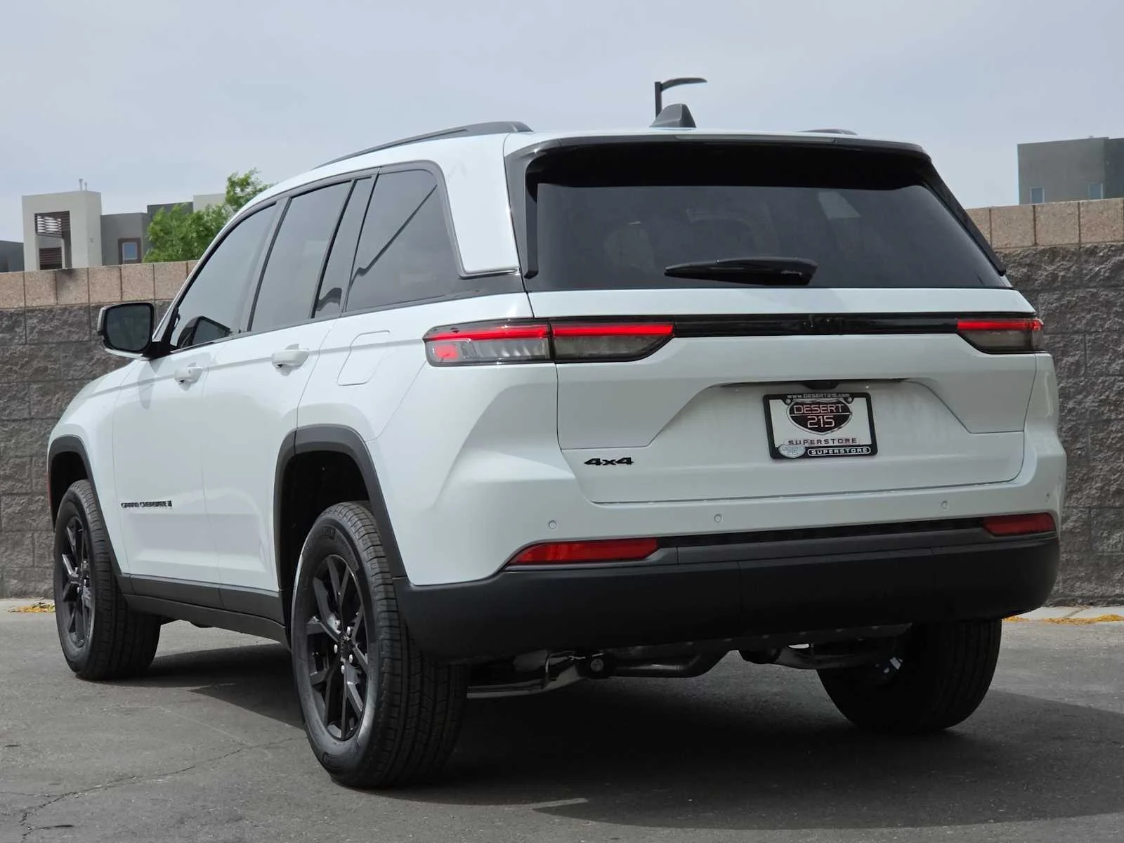 New 2026 Bright White Clear-Coat Exterior Paint Jeep Laredo Altitude image 6