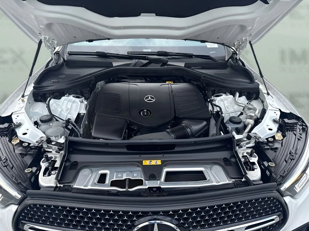 Used 2024 White Mercedes-Benz GLC 300 image 27