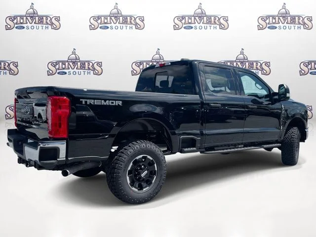 New 2026 Agate Black Metallic Ford XLT image 3