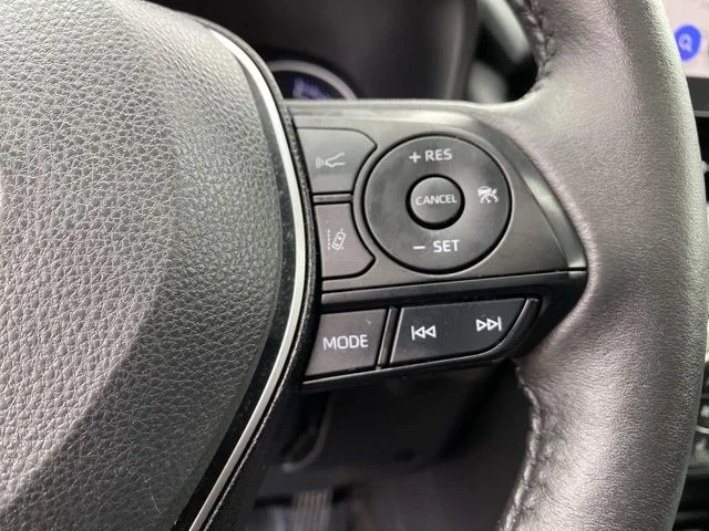 Used 2024  Toyota XLE Premium image 17
