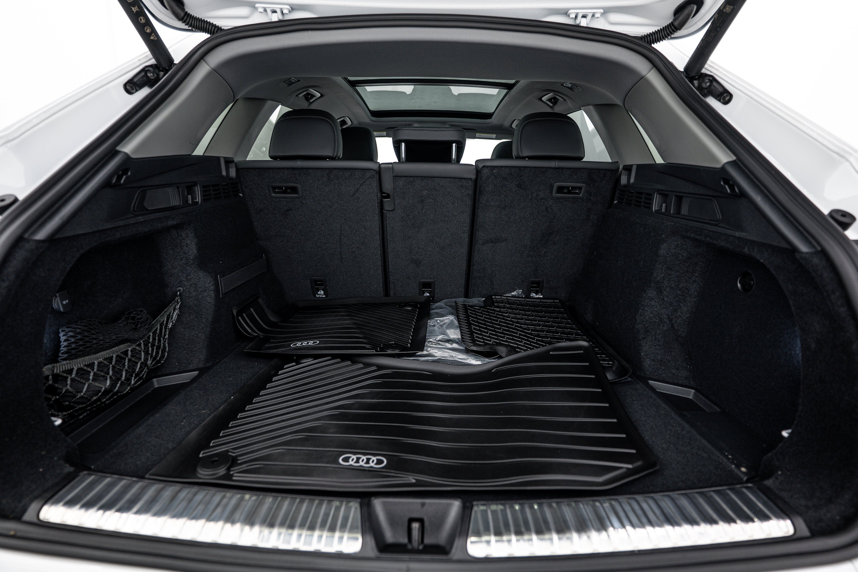 Used 2025 Arkona White Audi Premium image 19
