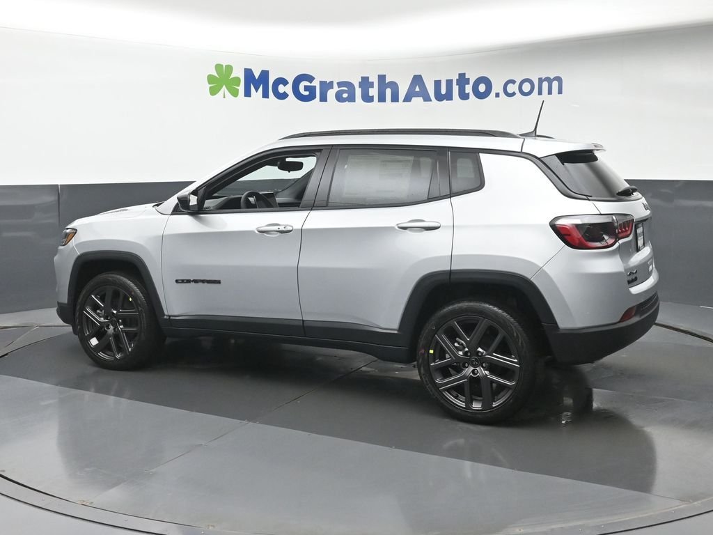 New 2026 Silver Zynith Metallic Clear-Coat Exterior Paint Jeep Latitude image 25