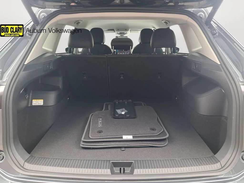 2025 Volkswagen Tiguan SE - Photo 24