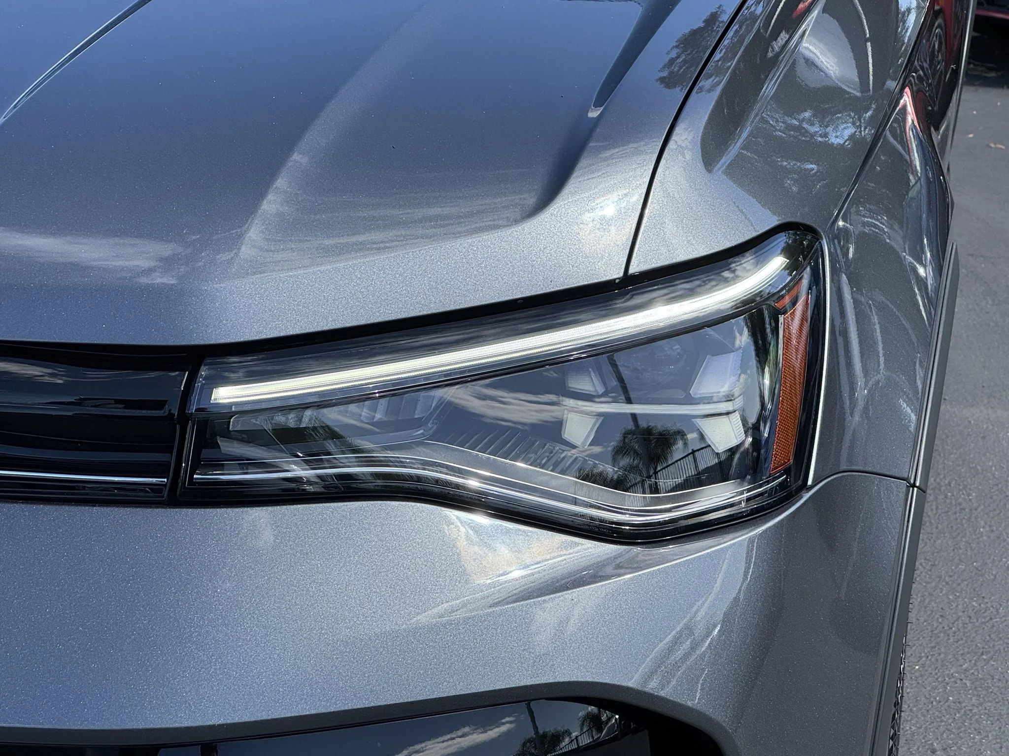 Used 2025 Platinum Gray Metallic Volkswagen SE image 4