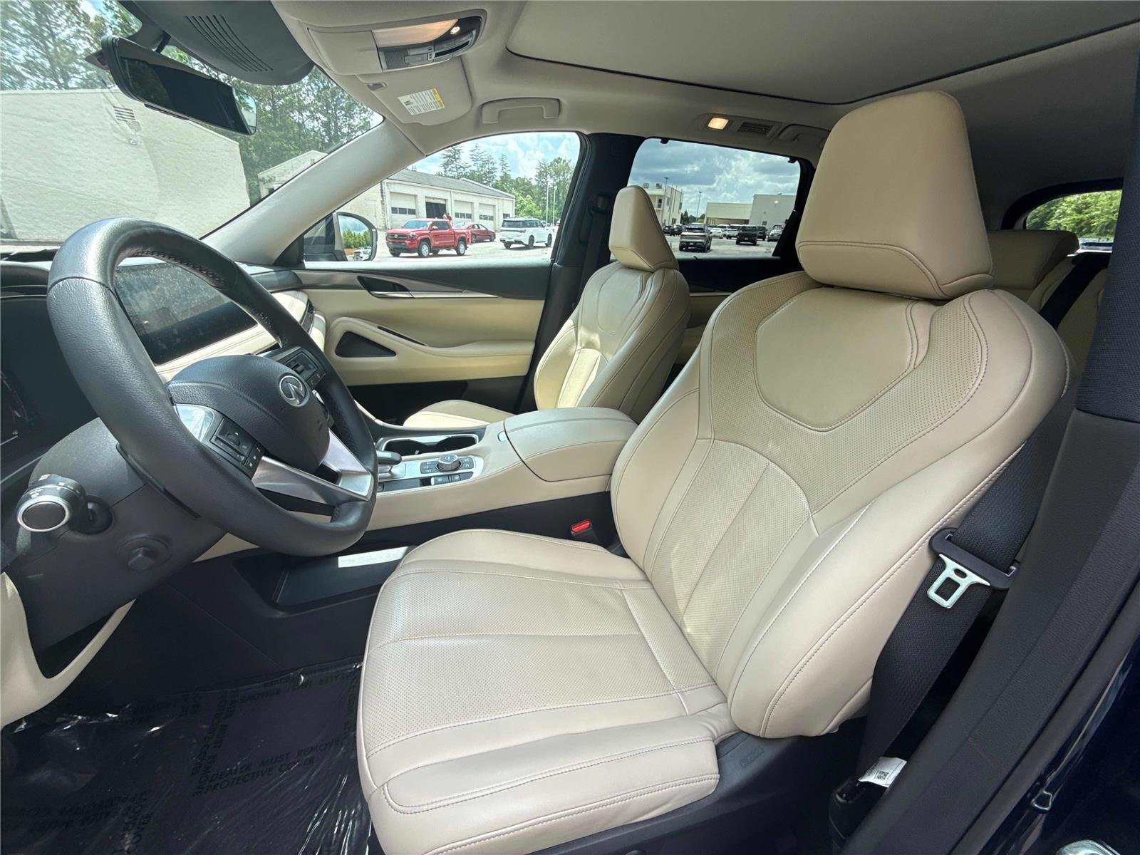 Used 2023 Grand Blue INFINITI LUXE image 11
