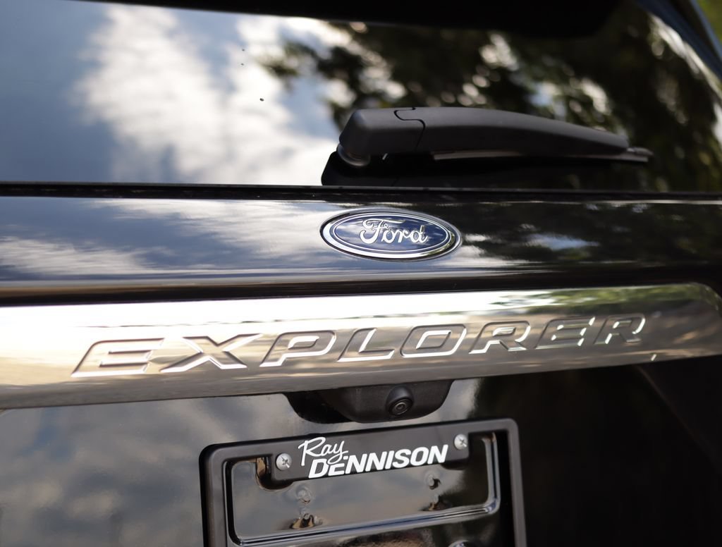 Used 2023 Black Ford XLT image 32
