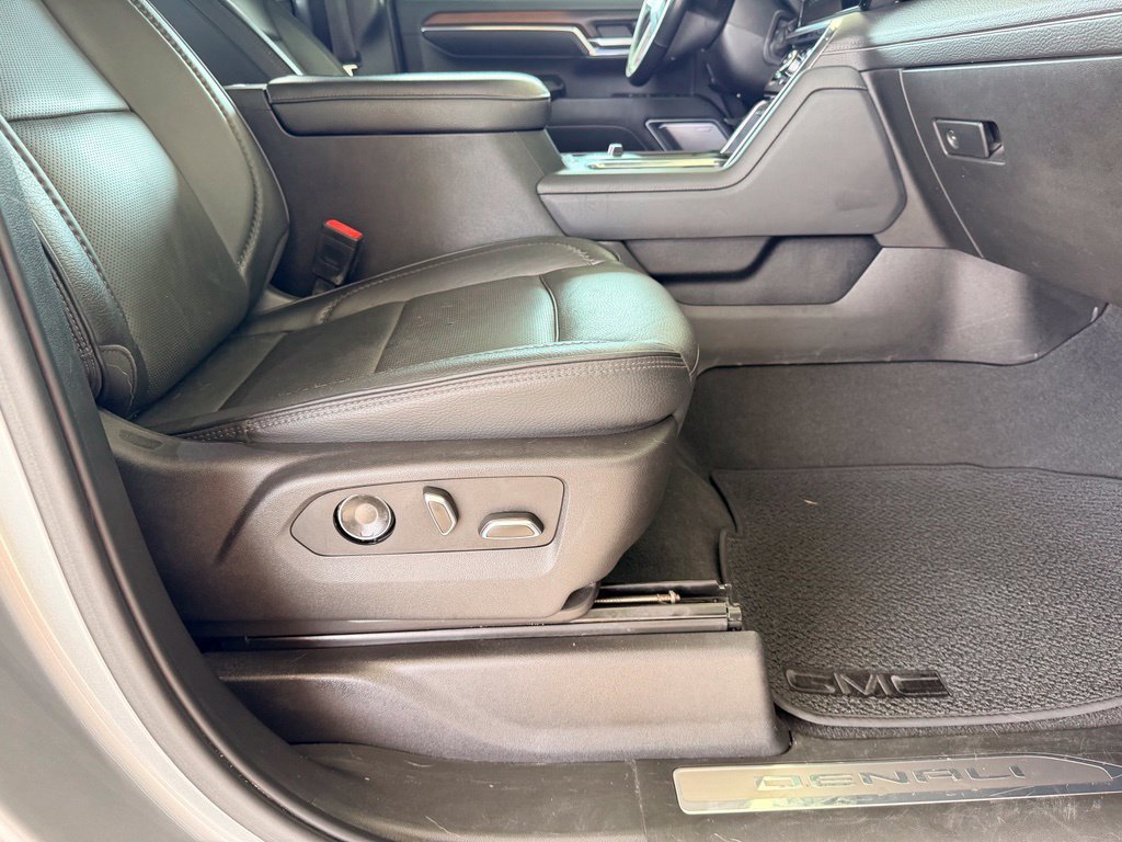 Used 2024 Silver GMC Denali image 41