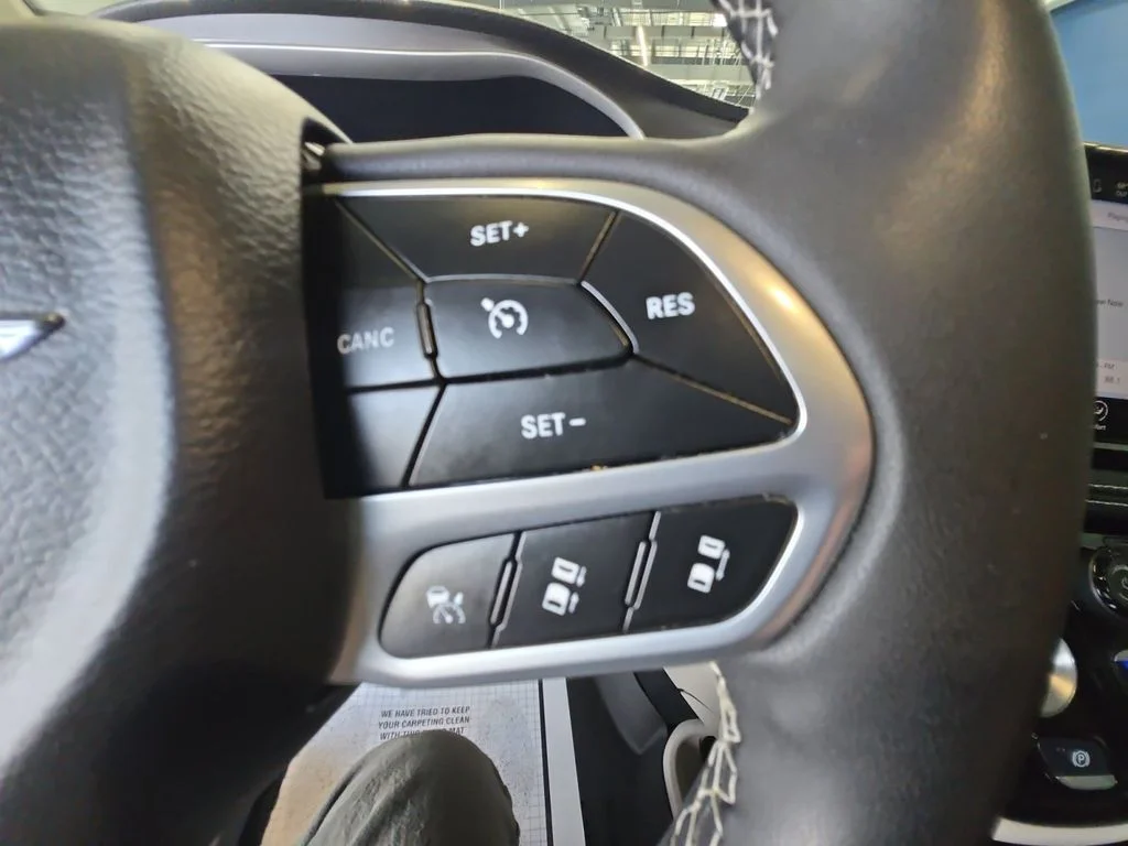Used 2023 White Chrysler Touring L image 19