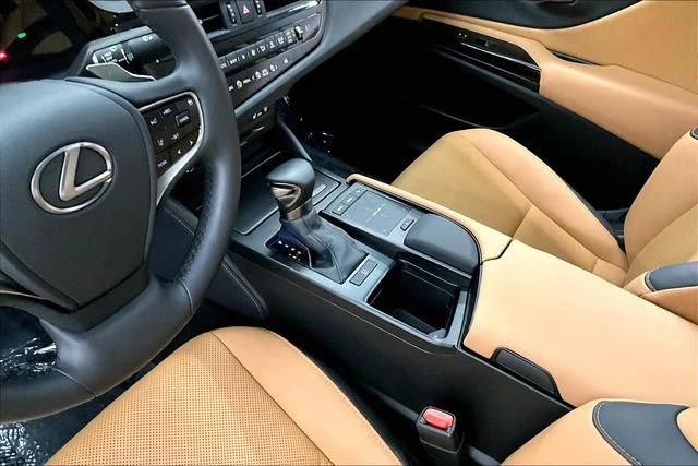 Used 2022 Iridium Lexus 350 image 16