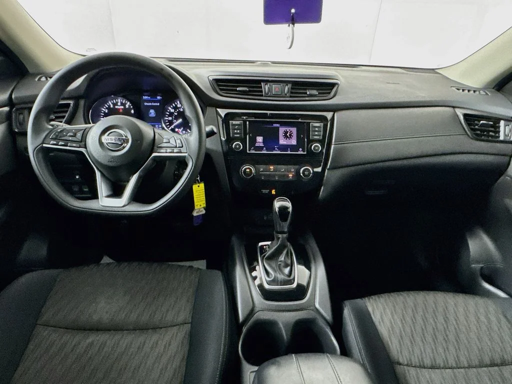 Used 2018 Blue Nissan S image 25