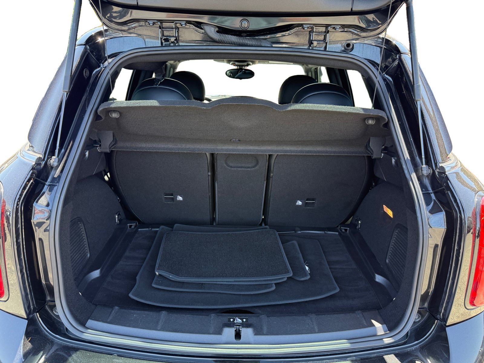Used 2016 Black Metallic MINI Base image 17