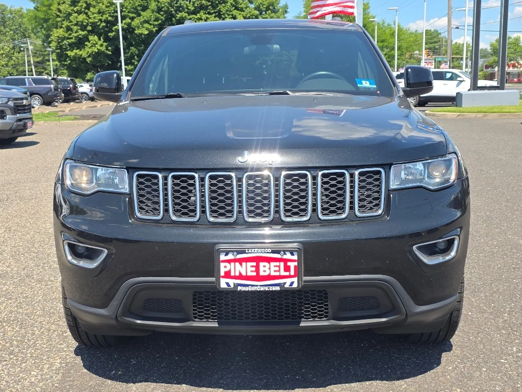 Used 2018 Diamond Black Crystal Pearlcoat Jeep Laredo E image 10