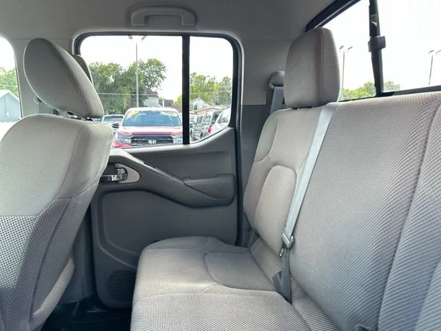 2015 Nissan Frontier SV - Photo 16