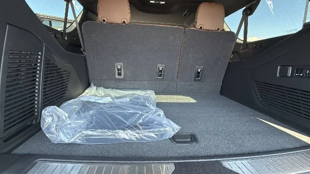 2026 Chevrolet Suburban High Country - Photo 27