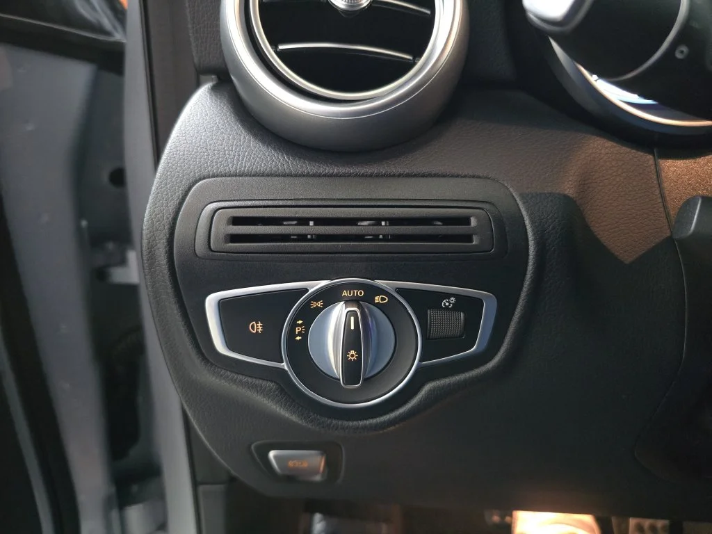 Used 2021 Silver Mercedes-Benz GLC 300 image 27